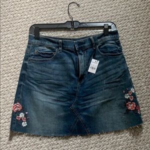 Express jean skirt with embroidery